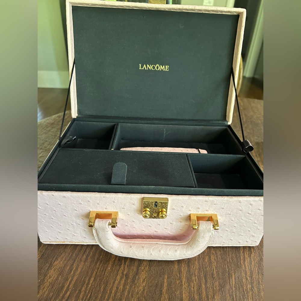 Lancôme Pink and Gold Makeup Case - Picture 2 of 9